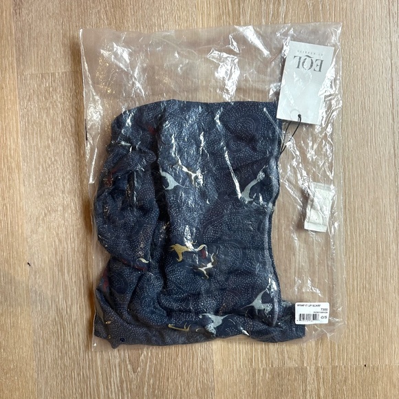 Modal Scarf Horse Print - Picture 6 of 6